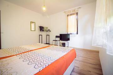 Фото номера Трехместный номер с видом на горы Гостевой дом Kassandrova House г. Bratsigovo 15
